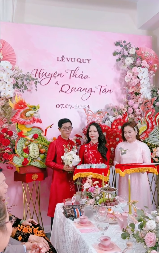 Đám cưới "hot" nhất Đà Nẵng: Mẹ vợ trao hồi môn 200 tỷ nhưng phản ứng chú rể mới gây chú ý - Ảnh 1. Đám cưới "hot" nhất Đà Nẵng: Mẹ vợ trao hồi môn 200 tỷ nhưng phản ứng chú rể mới gây chú ý - Ảnh 1.