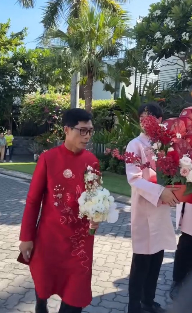 Đám cưới "hot" nhất Đà Nẵng: Mẹ vợ trao hồi môn 200 tỷ nhưng phản ứng chú rể mới gây chú ý - Ảnh 4. Đám cưới "hot" nhất Đà Nẵng: Mẹ vợ trao hồi môn 200 tỷ nhưng phản ứng chú rể mới gây chú ý - Ảnh 4.