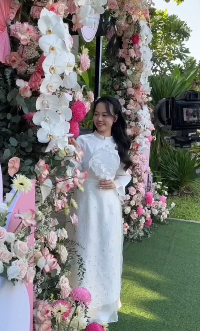 Đám cưới "hot" nhất Đà Nẵng: Mẹ vợ trao hồi môn 200 tỷ nhưng phản ứng chú rể mới gây chú ý - Ảnh 3. Đám cưới "hot" nhất Đà Nẵng: Mẹ vợ trao hồi môn 200 tỷ nhưng phản ứng chú rể mới gây chú ý - Ảnh 3.