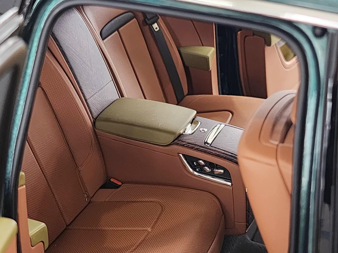 Ô tô 'đồ chơi' nhưng phải chi trước 40 tỷ mới có được: 1 chiếc rao bán ở Việt Nam, giá bất ngờ- Ảnh 10. Ô tô 'đồ chơi' nhưng phải chi trước 40 tỷ mới có được: 1 chiếc rao bán ở Việt Nam, giá bất ngờ- Ảnh 10.