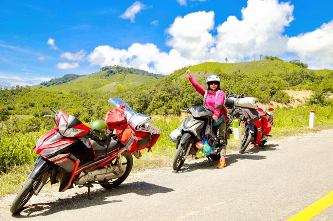 Bà ngoại U70 lái xe máy gần 1000km, quyết đưa cháu đi "phượt" mặc những lời can ngăn- Ảnh 2. Bà ngoại U70 lái xe máy gần 1000km, quyết đưa cháu đi "phượt" mặc những lời can ngăn- Ảnh 2.