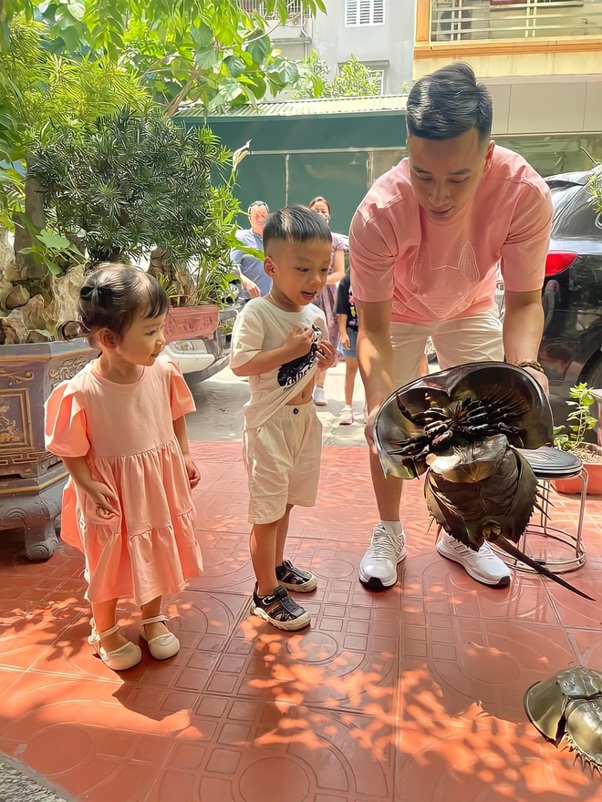 Khách Tây thử đặc sản Hạ Long đắt ngang cua ghẹ, nhận xét: "Lần đầu tiên cũng là lần cuối cùng tôi ăn nó"- Ảnh 3. Khách Tây thử đặc sản Hạ Long đắt ngang cua ghẹ, nhận xét: "Lần đầu tiên cũng là lần cuối cùng tôi ăn nó"- Ảnh 3.