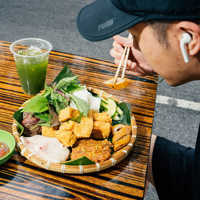 Khách Tây bất ngờ khi ăn bánh mỳ ở nước ngoài, nhận xét: "Không thể tin được đây là cách họ làm ra nó"- Ảnh 8. Khách Tây bất ngờ khi ăn bánh mỳ ở nước ngoài, nhận xét: "Không thể tin được đây là cách họ làm ra nó"- Ảnh 8.