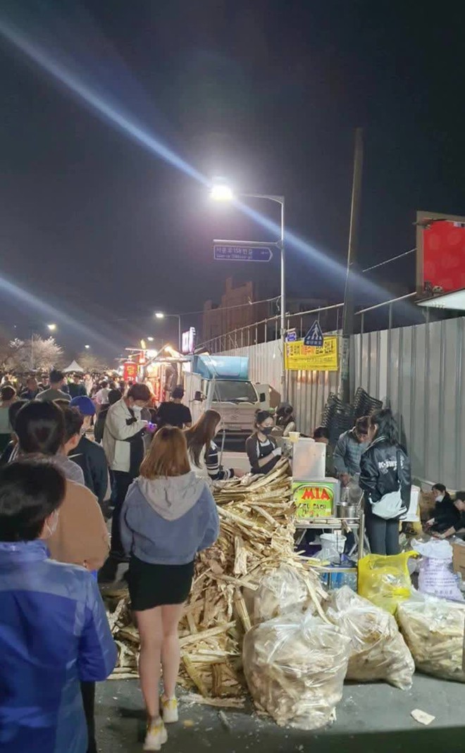 Khách Tây bất ngờ khi ăn bánh mỳ ở nước ngoài, nhận xét: "Không thể tin được đây là cách họ làm ra nó"- Ảnh 12. Khách Tây bất ngờ khi ăn bánh mỳ ở nước ngoài, nhận xét: "Không thể tin được đây là cách họ làm ra nó"- Ảnh 12.