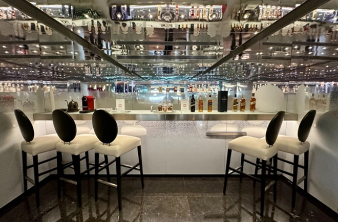 Qatar Airways hay Emirates cũng phải dạt sang một bên với 'khách sạn trên trời' của Air France: Cá nhân hóa dịch vụ, dùng Porsche đưa đón khách trong sân bay- Ảnh 5. Qatar Airways hay Emirates cũng phải dạt sang một bên với 'khách sạn trên trời' của Air France: Cá nhân hóa dịch vụ, dùng Porsche đưa đón khách trong sân bay- Ảnh 5.