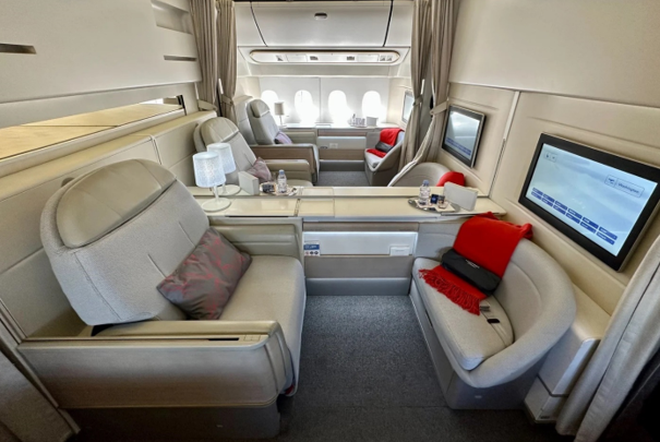 Qatar Airways hay Emirates cũng phải dạt sang một bên với 'khách sạn trên trời' của Air France: Cá nhân hóa dịch vụ, dùng Porsche đưa đón khách trong sân bay- Ảnh 7. Qatar Airways hay Emirates cũng phải dạt sang một bên với 'khách sạn trên trời' của Air France: Cá nhân hóa dịch vụ, dùng Porsche đưa đón khách trong sân bay- Ảnh 7.