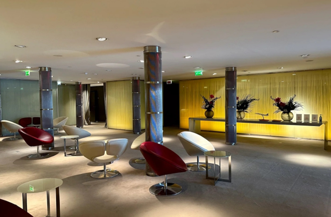 Qatar Airways hay Emirates cũng phải dạt sang một bên với 'khách sạn trên trời' của Air France: Cá nhân hóa dịch vụ, dùng Porsche đưa đón khách trong sân bay- Ảnh 4. Qatar Airways hay Emirates cũng phải dạt sang một bên với 'khách sạn trên trời' của Air France: Cá nhân hóa dịch vụ, dùng Porsche đưa đón khách trong sân bay- Ảnh 4.