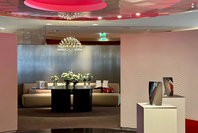 Qatar Airways hay Emirates cũng phải dạt sang một bên với 'khách sạn trên trời' của Air France: Cá nhân hóa dịch vụ, dùng Porsche đưa đón khách trong sân bay- Ảnh 2. Qatar Airways hay Emirates cũng phải dạt sang một bên với 'khách sạn trên trời' của Air France: Cá nhân hóa dịch vụ, dùng Porsche đưa đón khách trong sân bay- Ảnh 2.