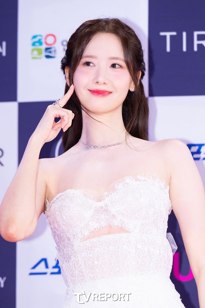 Siêu thảm đỏ Rồng Xanh: Yoona - Tiffany hóa công chúa đọ sắc Park Bo Young hack tuổi, Ryu Jun Yeol tái xuất sau ồn ào với Han So Hee- Ảnh 4. Siêu thảm đỏ Rồng Xanh: Yoona - Tiffany hóa công chúa đọ sắc Park Bo Young hack tuổi, Ryu Jun Yeol tái xuất sau ồn ào với Han So Hee- Ảnh 4.