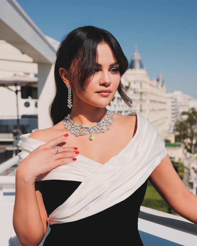 Selena Gomez cuối cùng đã trở lại thời kỳ đỉnh cao nhan sắc- Ảnh 2. Selena Gomez cuối cùng đã trở lại thời kỳ đỉnh cao nhan sắc- Ảnh 2.