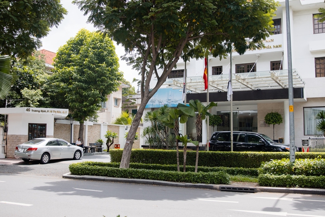 Các tòa nhà, đường phố ở TP.HCM treo cờ rủ tưởng niệm Tổng Bí thư Nguyễn Phú Trọng- Ảnh 17. Các tòa nhà, đường phố ở TP.HCM treo cờ rủ tưởng niệm Tổng Bí thư Nguyễn Phú Trọng- Ảnh 17.