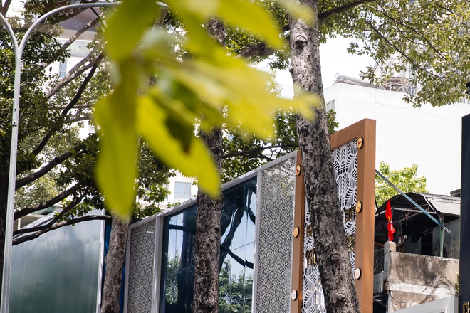 Các tòa nhà, đường phố ở TP.HCM treo cờ rủ tưởng niệm Tổng Bí thư Nguyễn Phú Trọng- Ảnh 16. Các tòa nhà, đường phố ở TP.HCM treo cờ rủ tưởng niệm Tổng Bí thư Nguyễn Phú Trọng- Ảnh 16.