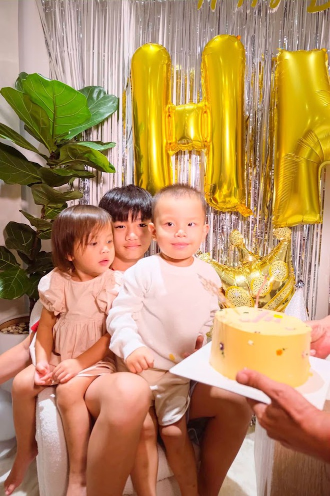 Hội quý tử Vbiz trổ mã: Con trai Công Lý khác lạ, Subeo - Kỳ Anh chiều cao vượt trội- Ảnh 11. Hội quý tử Vbiz trổ mã: Con trai Công Lý khác lạ, Subeo - Kỳ Anh chiều cao vượt trội- Ảnh 11.