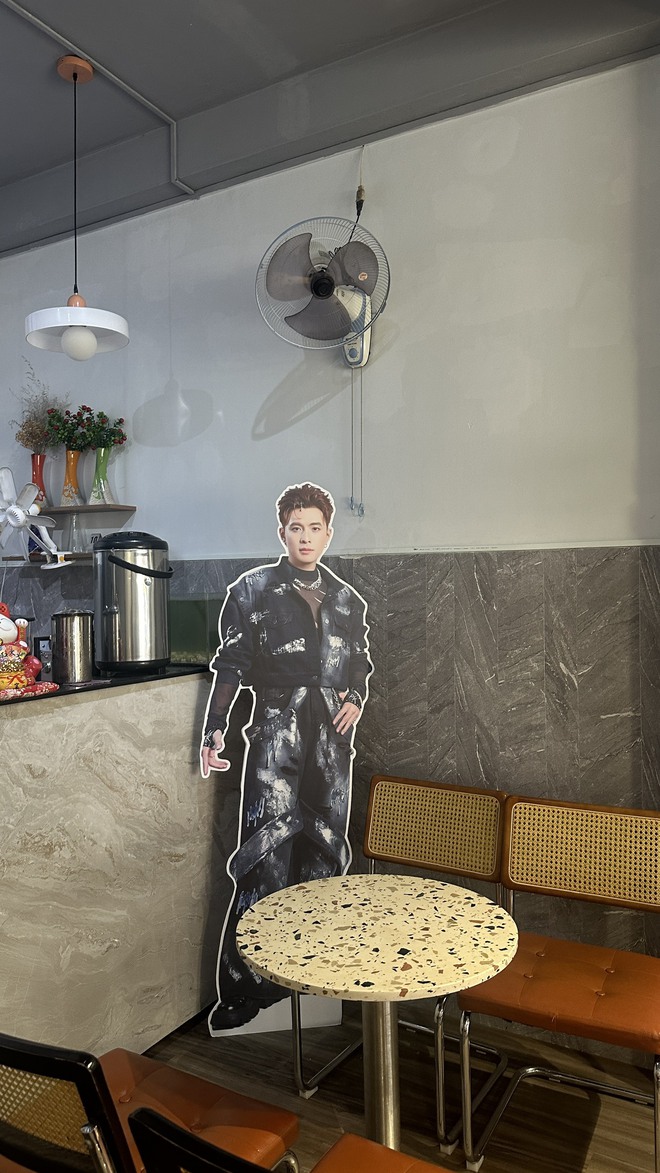 Nghi vấn Puka - Gin Tuấn Kiệt mở bán trà sữa: Tên quán độc đáo, hương vị đồ uống mới đáng chú ý- Ảnh 2. Nghi vấn Puka - Gin Tuấn Kiệt mở bán trà sữa: Tên quán độc đáo, hương vị đồ uống mới đáng chú ý- Ảnh 2.