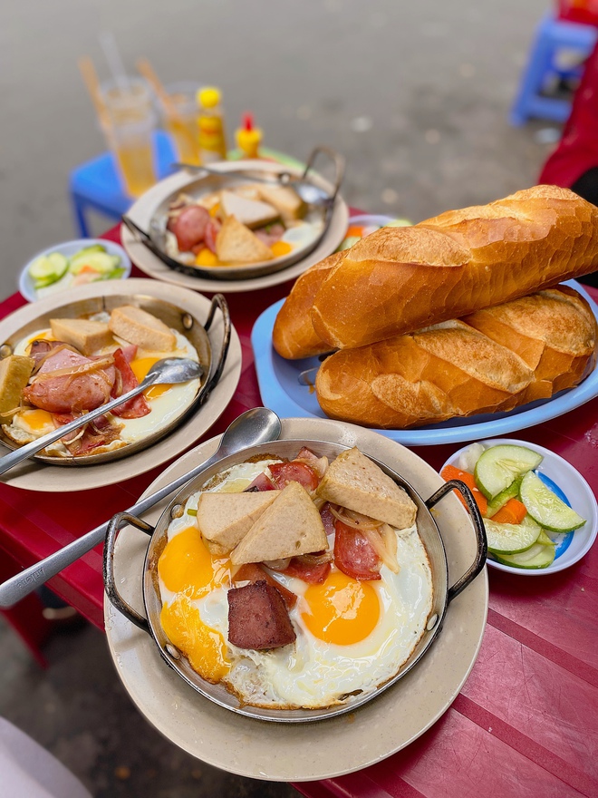 Hàng bánh mì chảo bị đồn "chảnh" nhất TP.HCM, hơn nửa thế kỷ vẫn giữ nguyên công thức "khô khốc" lạ kỳ- Ảnh 7.