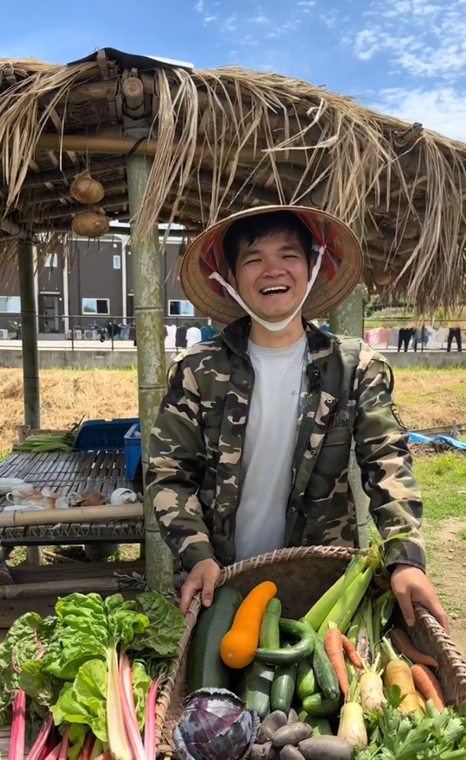 Chuyển khu vườn đủ loại hoa quả miền Tây sang Nhật, 2 thanh niên Việt nhận phản ứng lạ từ hàng xóm- Ảnh 4. Chuyển khu vườn đủ loại hoa quả miền Tây sang Nhật, 2 thanh niên Việt nhận phản ứng lạ từ hàng xóm- Ảnh 4.