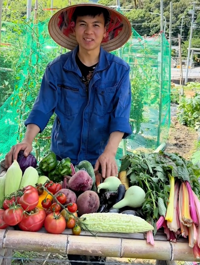 Chuyển khu vườn đủ loại hoa quả miền Tây sang Nhật, 2 thanh niên Việt nhận phản ứng lạ từ hàng xóm- Ảnh 3. Chuyển khu vườn đủ loại hoa quả miền Tây sang Nhật, 2 thanh niên Việt nhận phản ứng lạ từ hàng xóm- Ảnh 3.