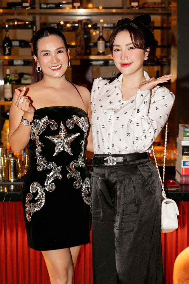 Ngoài Hà Tăng và Hà Hồ, Thanh Hằng còn có tình bạn 20 năm với nữ đại gia này - Ảnh 5. Ngoài Hà Tăng và Hà Hồ, Thanh Hằng còn có tình bạn 20 năm với nữ đại gia này - Ảnh 5.