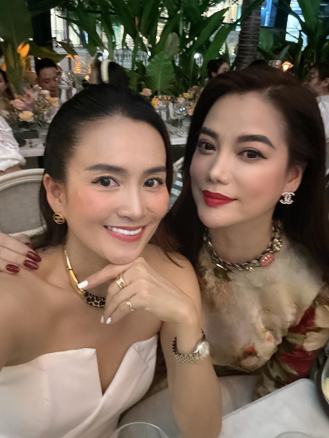Ngoài Hà Tăng và Hà Hồ, Thanh Hằng còn có tình bạn 20 năm với nữ đại gia này - Ảnh 3. Ngoài Hà Tăng và Hà Hồ, Thanh Hằng còn có tình bạn 20 năm với nữ đại gia này - Ảnh 3.