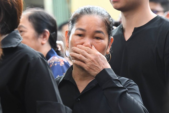 Người dân quê nhà Tổng Bí thư Nguyễn Phú Trọng rơi nước mắt suốt thời gian xếp hàng chờ viếng- Ảnh 14. Người dân quê nhà Tổng Bí thư Nguyễn Phú Trọng rơi nước mắt suốt thời gian xếp hàng chờ viếng- Ảnh 14.