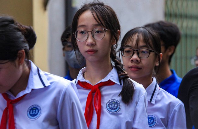 Người dân quê nhà Tổng Bí thư Nguyễn Phú Trọng rơi nước mắt suốt thời gian xếp hàng chờ viếng- Ảnh 6. Người dân quê nhà Tổng Bí thư Nguyễn Phú Trọng rơi nước mắt suốt thời gian xếp hàng chờ viếng- Ảnh 6.