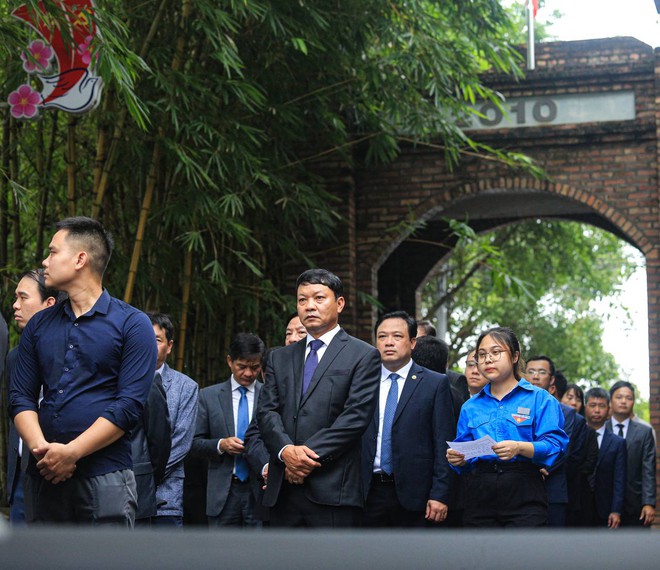 Người dân quê nhà Tổng Bí thư Nguyễn Phú Trọng rơi nước mắt suốt thời gian xếp hàng chờ viếng- Ảnh 21. Người dân quê nhà Tổng Bí thư Nguyễn Phú Trọng rơi nước mắt suốt thời gian xếp hàng chờ viếng- Ảnh 21.