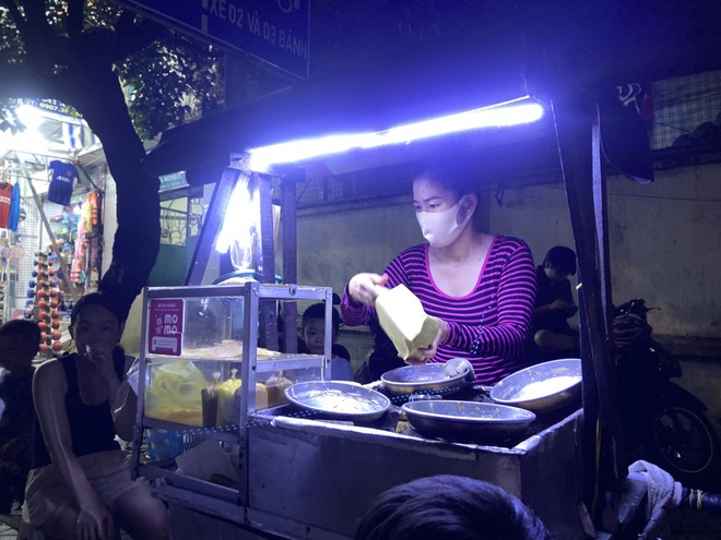 Xe bánh rán “rẻ kỷ lục” của đôi vợ chồng hài hước, từ Elsa đến rồng bay phượng múa đều vẽ hết mình cho khách- Ảnh 2. Xe bánh rán “rẻ kỷ lục” của đôi vợ chồng hài hước, từ Elsa đến rồng bay phượng múa đều vẽ hết mình cho khách- Ảnh 2.