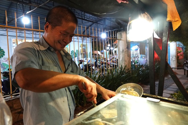 Xe bánh rán “rẻ kỷ lục” của đôi vợ chồng hài hước, từ Elsa đến rồng bay phượng múa đều vẽ hết mình cho khách- Ảnh 3. Xe bánh rán “rẻ kỷ lục” của đôi vợ chồng hài hước, từ Elsa đến rồng bay phượng múa đều vẽ hết mình cho khách- Ảnh 3.