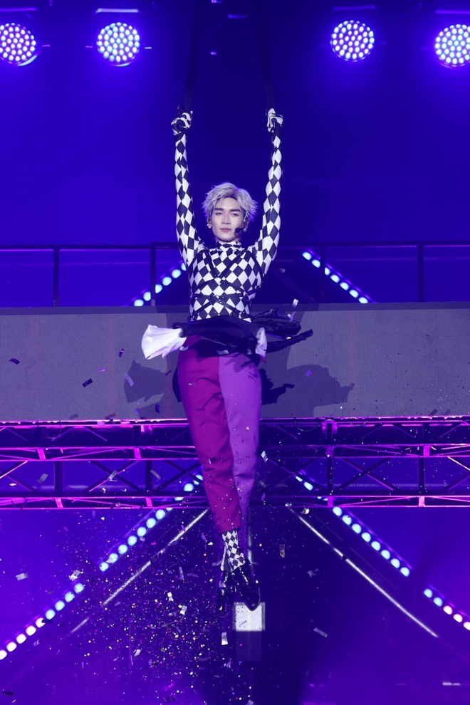 BB Trần khóc vì bị bác sĩ cảnh báo 1 điều sau màn đu dây, tiết lộ tình trạng đáng lo của dàn "Anh tài" - Ảnh 5. BB Trần khóc vì bị bác sĩ cảnh báo 1 điều sau màn đu dây, tiết lộ tình trạng đáng lo của dàn "Anh tài" - Ảnh 5.