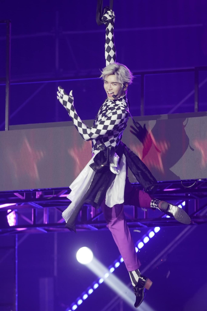 BB Trần khóc vì bị bác sĩ cảnh báo 1 điều sau màn đu dây, tiết lộ tình trạng đáng lo của dàn "Anh tài" - Ảnh 4. BB Trần khóc vì bị bác sĩ cảnh báo 1 điều sau màn đu dây, tiết lộ tình trạng đáng lo của dàn "Anh tài" - Ảnh 4.