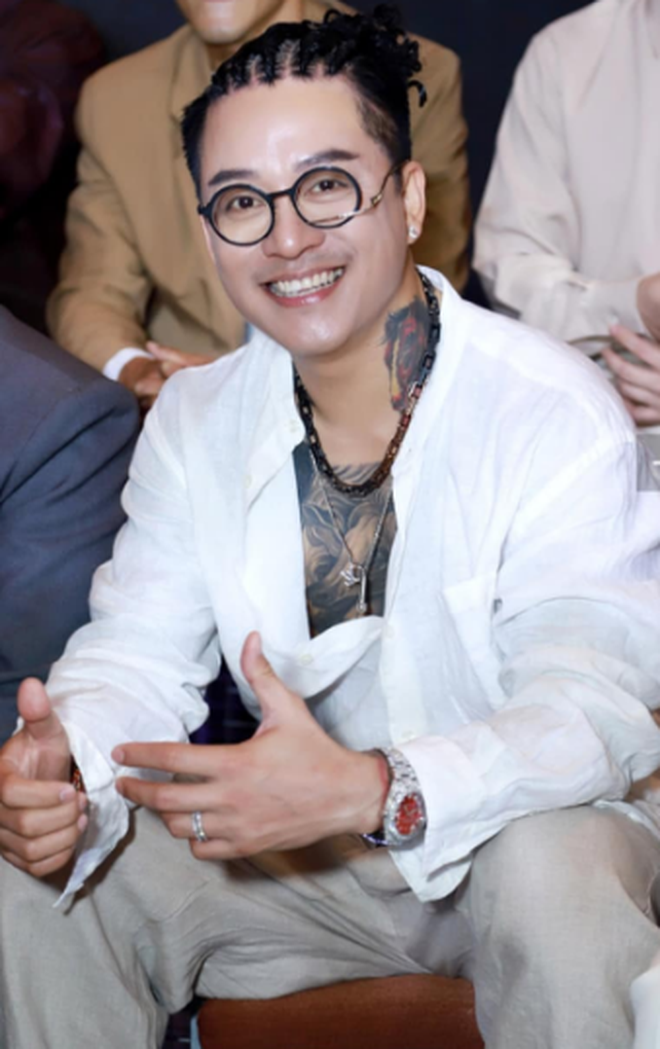 Biểu hiện lạ của Tuấn Hưng- Ảnh 14. Biểu hiện lạ của Tuấn Hưng- Ảnh 14.