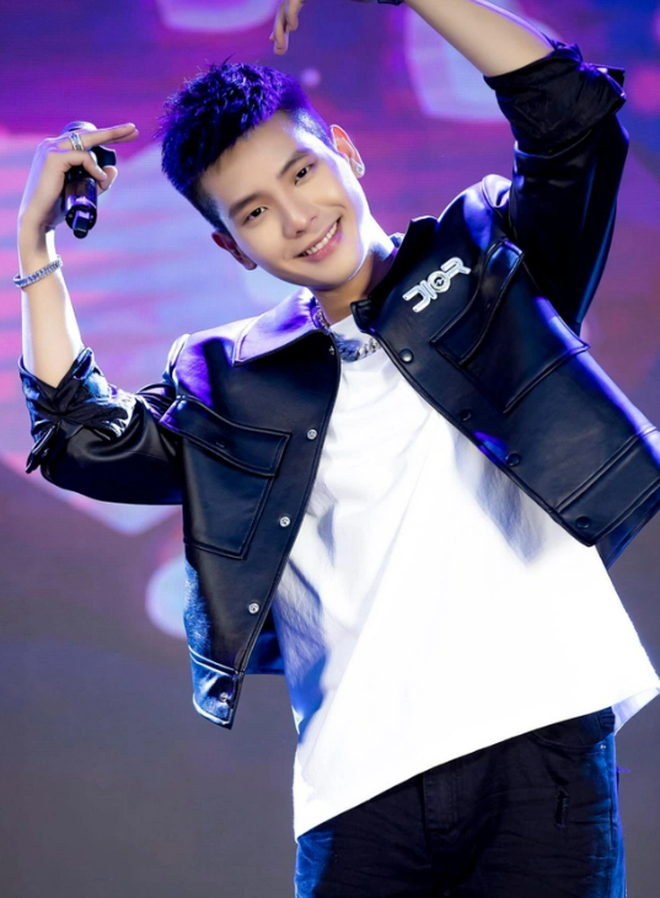 Quân A.P có bạn gái?- Ảnh 15. Quân A.P có bạn gái?- Ảnh 15.