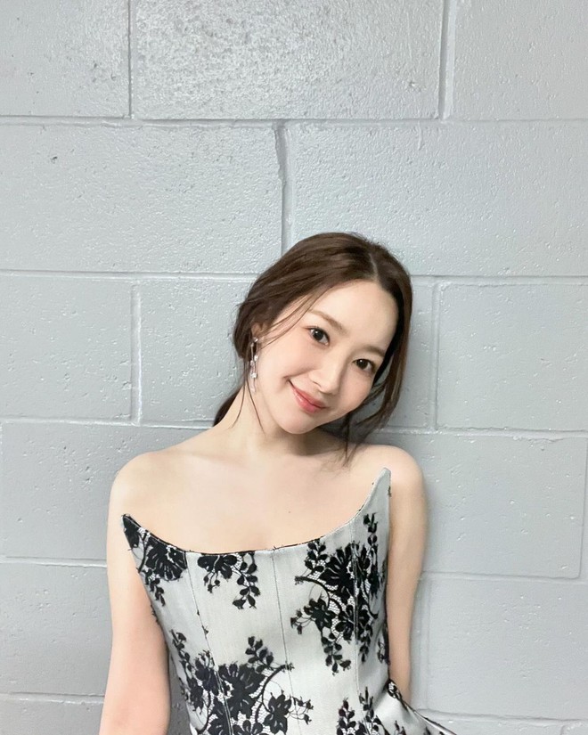 Ảnh chụp body 37kg của Park Min Young bằng điện thoại ở Mỹ làm Knet đứng ngồi không yên- Ảnh 3. Ảnh chụp body 37kg của Park Min Young bằng điện thoại ở Mỹ làm Knet đứng ngồi không yên- Ảnh 3.