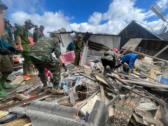 Xót xa hiện trường vụ sạt lở homestay khiến nhiều người thương vong tại Tà Xùa- Ảnh 6. Xót xa hiện trường vụ sạt lở homestay khiến nhiều người thương vong tại Tà Xùa- Ảnh 6.