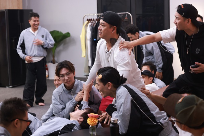 S.T Sơn Thạch giấu cả dàn “anh tài” làm 1 điều chưa từng thử trong đời- Ảnh 15. S.T Sơn Thạch giấu cả dàn “anh tài” làm 1 điều chưa từng thử trong đời- Ảnh 15.