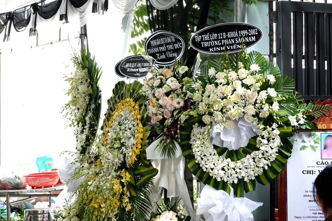 Không khí tang thương bao trùm căn nhà của 2 mẹ con gặp tai nạn ở Bình Dương: "Cháu trai mới lên lớp 1, quần áo đồng phục cũng chuẩn bị hết rồi"- Ảnh 8. Không khí tang thương bao trùm căn nhà của 2 mẹ con gặp tai nạn ở Bình Dương: "Cháu trai mới lên lớp 1, quần áo đồng phục cũng chuẩn bị hết rồi"- Ảnh 8.