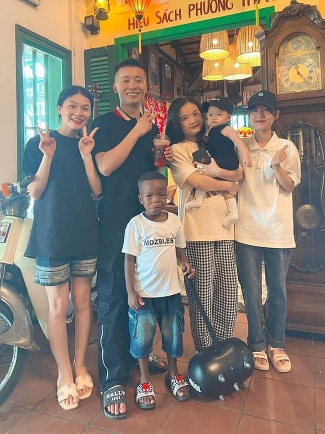 Quang Linh Vlogs đưa Lôi Con rời Việt Nam sau hơn 3 tháng đầy niềm vui, kiếm nhiều tiền nhưng vẫn có điều gây tiếc nuối!- Ảnh 7. Quang Linh Vlogs đưa Lôi Con rời Việt Nam sau hơn 3 tháng đầy niềm vui, kiếm nhiều tiền nhưng vẫn có điều gây tiếc nuối!- Ảnh 7.