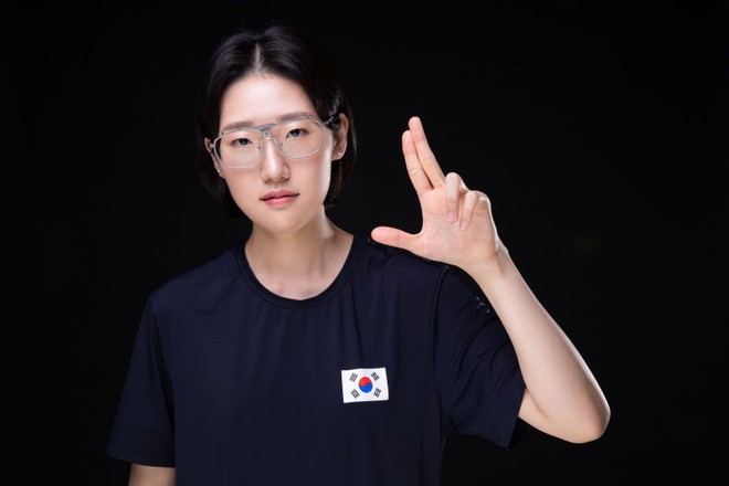 Video: Nữ xạ thủ gen Z lạnh lùng với style "sát thủ học đường" giành HCV Olympic sau loạt bắn luân lưu kịch tính- Ảnh 4. Video: Nữ xạ thủ gen Z lạnh lùng với style "sát thủ học đường" giành HCV Olympic sau loạt bắn luân lưu kịch tính- Ảnh 4.