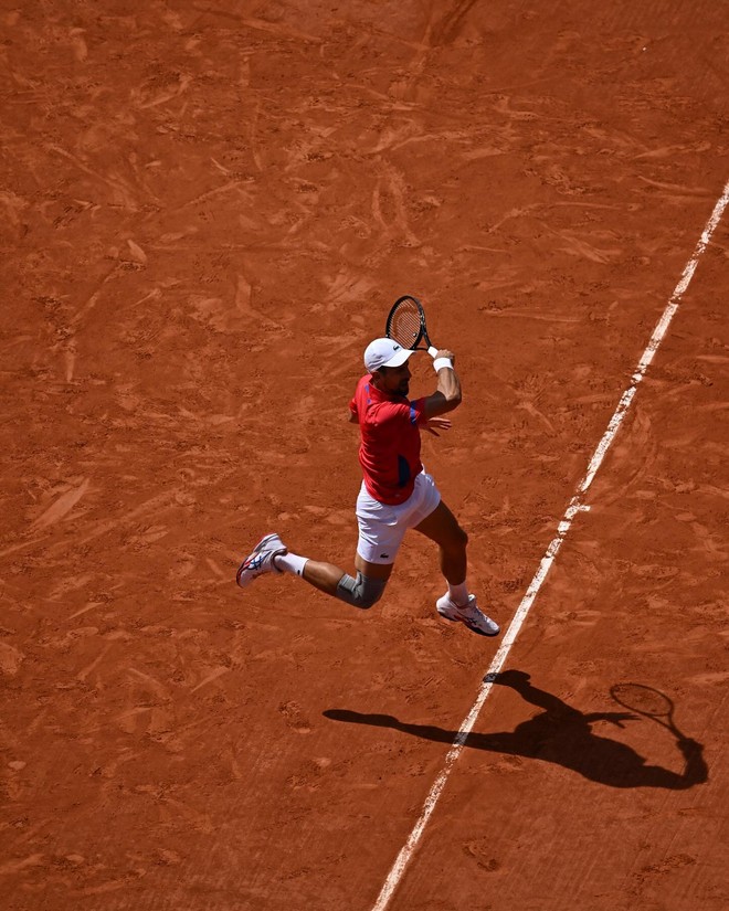 Bật khóc vì ước nguyện giành HCV Olympic sau trận đấu dài 3 tiếng: Tuổi 37, Novak Djokovic xứng đáng vĩ đại nhất lịch sử quần vợt thế giới- Ảnh 5. Bật khóc vì ước nguyện giành HCV Olympic sau trận đấu dài 3 tiếng: Tuổi 37, Novak Djokovic xứng đáng vĩ đại nhất lịch sử quần vợt thế giới- Ảnh 5.