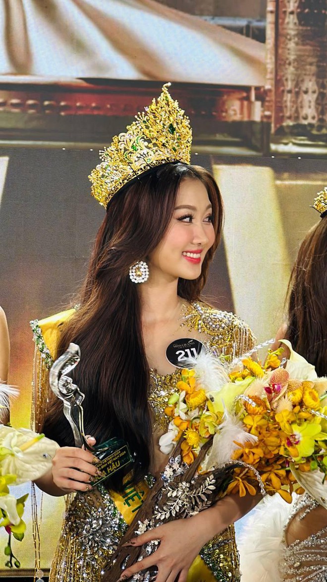 Hoa hậu Quế Anh đáp trả vòng vo, khó hiểu khi bị hỏi về màn ứng xử gây thất vọng - Ảnh 2. Hoa hậu Quế Anh đáp trả vòng vo, khó hiểu khi bị hỏi về màn ứng xử gây thất vọng - Ảnh 2.