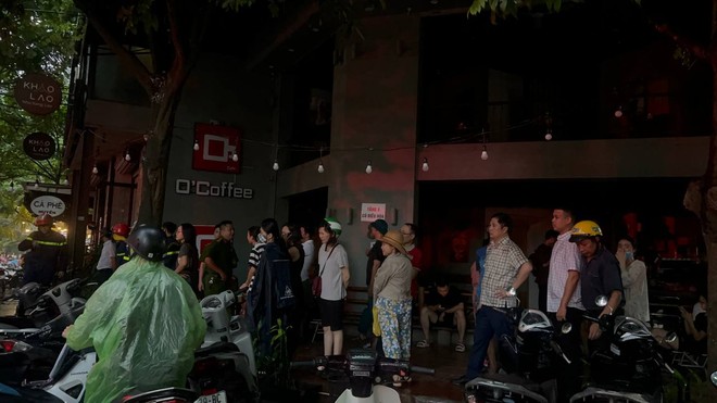 Hà Nội: Cháy nhà hàng trên phố Duy Tân- Ảnh 2. Hà Nội: Cháy nhà hàng trên phố Duy Tân- Ảnh 2.