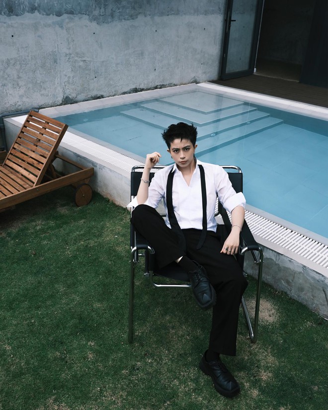 Tomboy đẹp nhất Việt Nam khoá môi Xoài Non: Visual "đỉnh nóc kịch trần", bí ẩn nhất là chuyện yêu đương- Ảnh 4. Tomboy đẹp nhất Việt Nam khoá môi Xoài Non: Visual "đỉnh nóc kịch trần", bí ẩn nhất là chuyện yêu đương- Ảnh 4.