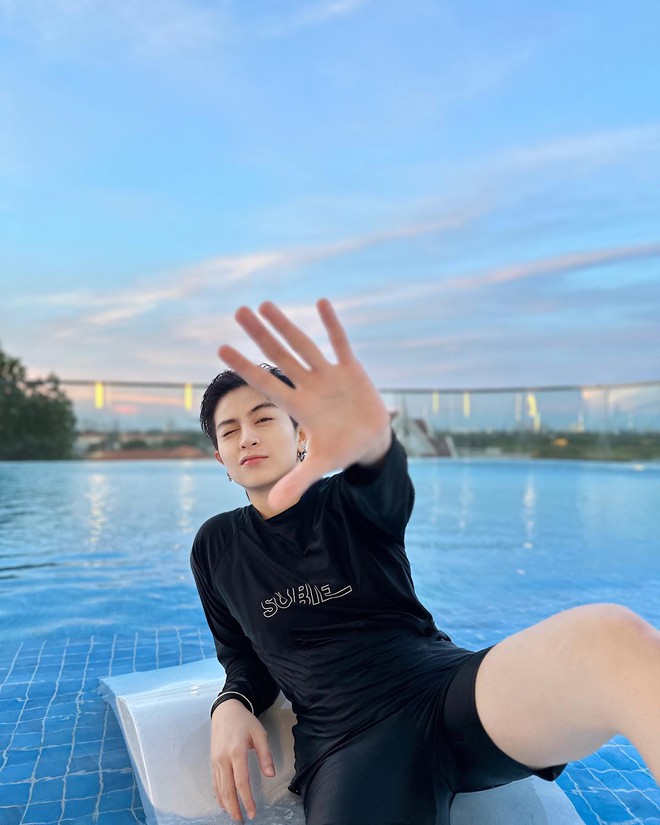Tomboy đẹp nhất Việt Nam khoá môi Xoài Non: Visual "đỉnh nóc kịch trần", bí ẩn nhất là chuyện yêu đương- Ảnh 3. Tomboy đẹp nhất Việt Nam khoá môi Xoài Non: Visual "đỉnh nóc kịch trần", bí ẩn nhất là chuyện yêu đương- Ảnh 3.
