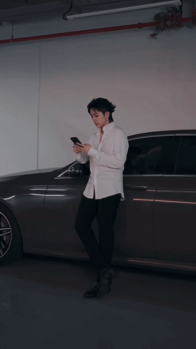 Tomboy đẹp nhất Việt Nam khoá môi Xoài Non: Visual "đỉnh nóc kịch trần", bí ẩn nhất là chuyện yêu đương- Ảnh 6. Tomboy đẹp nhất Việt Nam khoá môi Xoài Non: Visual "đỉnh nóc kịch trần", bí ẩn nhất là chuyện yêu đương- Ảnh 6.
