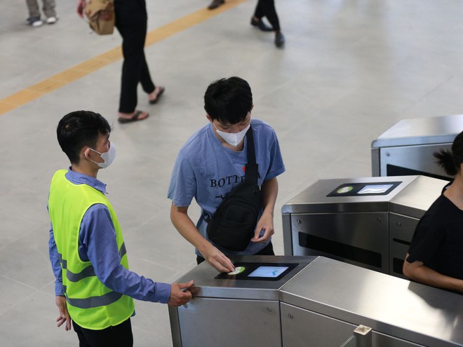 Metro Nhổn - ga Hà Nội bắt đầu đón những vị khách đầu tiên, nhiều trải nghiệm vô cùng thú vị!- Ảnh 17. Metro Nhổn - ga Hà Nội bắt đầu đón những vị khách đầu tiên, nhiều trải nghiệm vô cùng thú vị!- Ảnh 17.