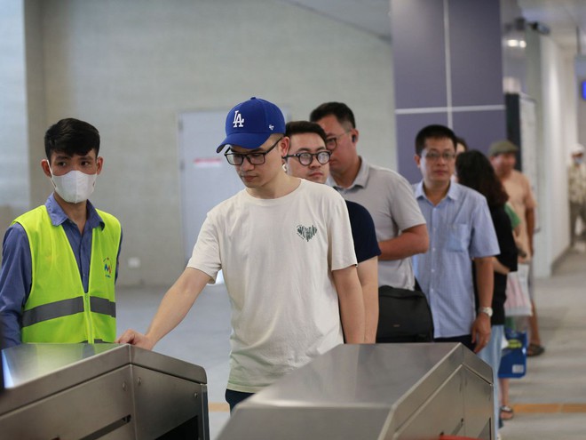 Metro Nhổn - ga Hà Nội bắt đầu đón những vị khách đầu tiên, nhiều trải nghiệm vô cùng thú vị!- Ảnh 18.