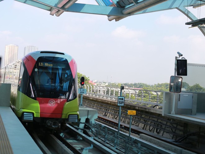 Metro Nhổn - ga Hà Nội bắt đầu đón những vị khách đầu tiên, nhiều trải nghiệm vô cùng thú vị!- Ảnh 1. Metro Nhổn - ga Hà Nội bắt đầu đón những vị khách đầu tiên, nhiều trải nghiệm vô cùng thú vị!- Ảnh 1.