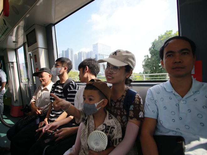 Metro Nhổn - ga Hà Nội bắt đầu đón những vị khách đầu tiên, nhiều trải nghiệm vô cùng thú vị!- Ảnh 24. Metro Nhổn - ga Hà Nội bắt đầu đón những vị khách đầu tiên, nhiều trải nghiệm vô cùng thú vị!- Ảnh 24.