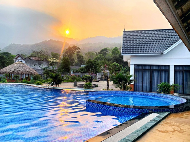 Nam ca sĩ là con trai bà chủ villa: Ở nhà rộng thênh thang có tới 15 phòng ngủ, từng dành tiền đi hát cho mẹ làm kinh doanh- Ảnh 7. Nam ca sĩ là con trai bà chủ villa: Ở nhà rộng thênh thang có tới 15 phòng ngủ, từng dành tiền đi hát cho mẹ làm kinh doanh- Ảnh 7.