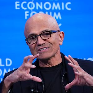 Lương năm 2024 của CEO Microsoft Nadella tăng sốc tới 63%